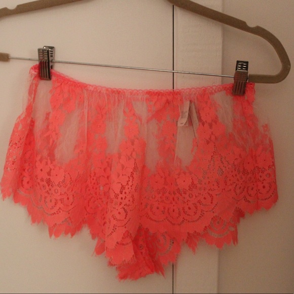 Victoria’s Secret set of 3 shorts - Picture 2 of 8